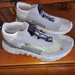 NIKE SPACE HIPPIE 03